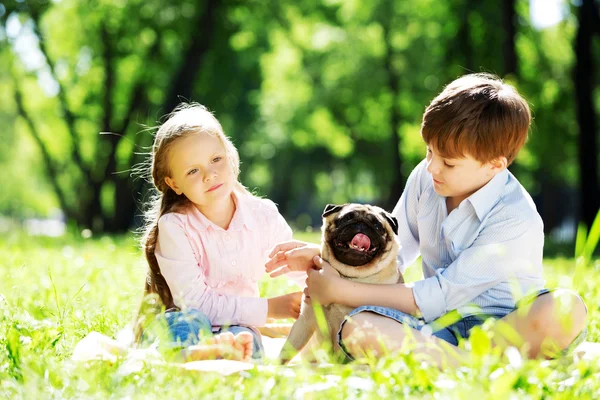 Sommaren helgen i park — Stockfoto