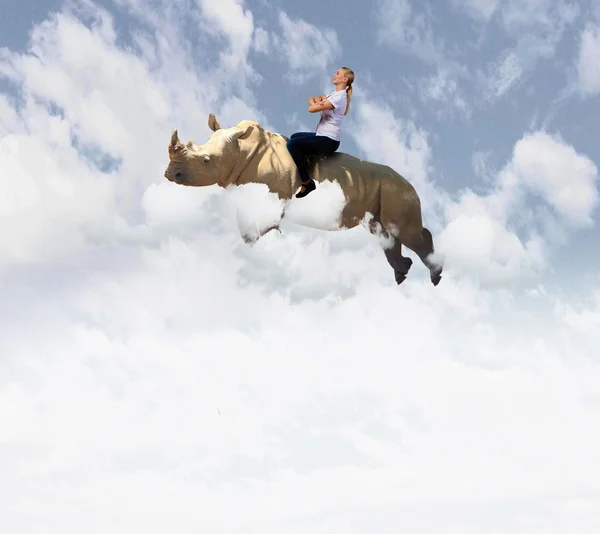 Mujer rinoceronte volador —  Fotos de Stock
