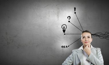 Genç iş kadını bir fikri vardır