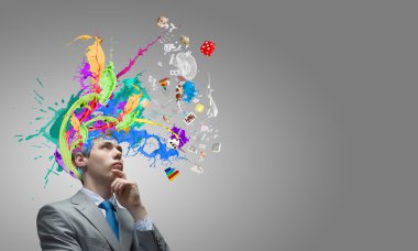 Adam renkli kafa ile