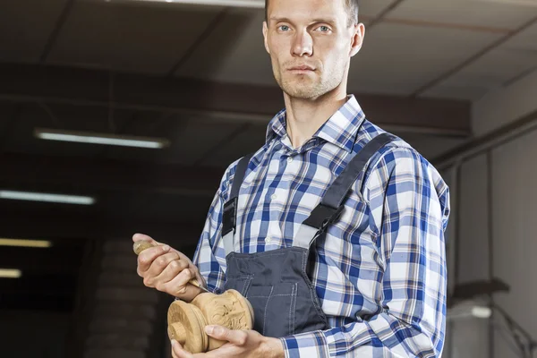 Snickare på jobbet — Stockfoto