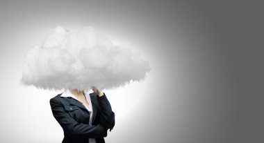 Kadın bulut kafa ile