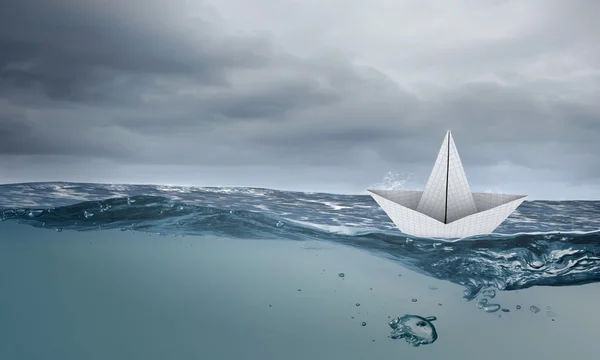 Бумажный корабль — стоковое фото