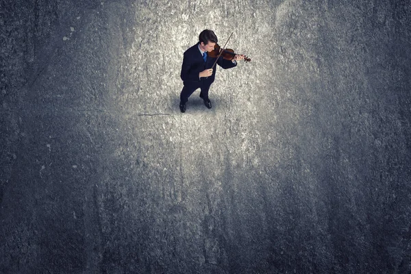 Uomo che suona il violino — Foto Stock