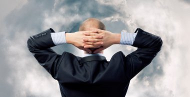 İşadamı ve uçan bulmaca