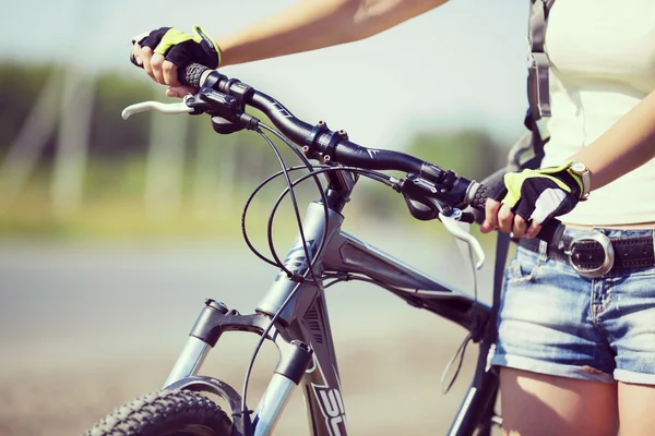 Passeio de bicicleta de verão — Fotografia de Stock