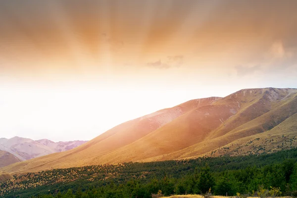 Alba sopra le montagne — Foto Stock