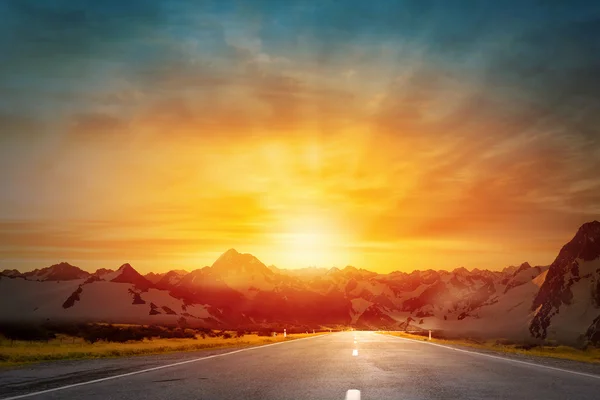 Sunrise over the road — Stock Photo, Image