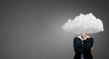 Kadın bulut kafa ile