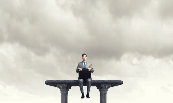 Businessman with suitcase — Stock Photo, Image