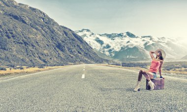 Genç ücretsiz otostopçu