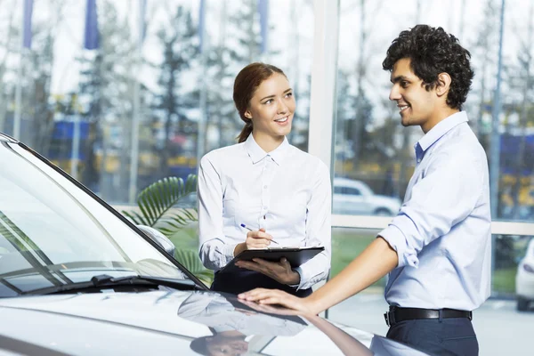 Este coche es perfecto para usted — Foto de Stock