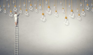 İşkadını merdiven üzerinde