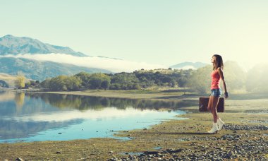 Genç ücretsiz otostopçu