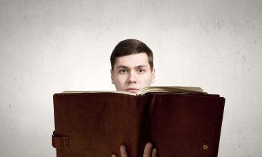 Kitap okunuyor