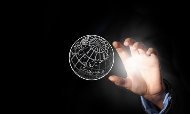 elinde bütün dünya