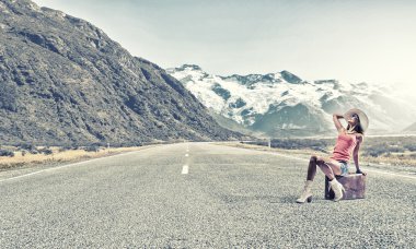 Genç ücretsiz otostopçu