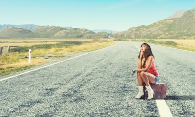 Genç ücretsiz otostopçu
