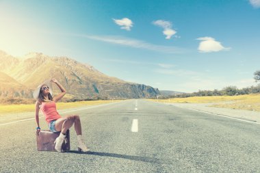 Genç ücretsiz otostopçu