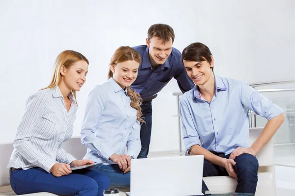 Cooperar para el trabajo productivo — Foto de Stock