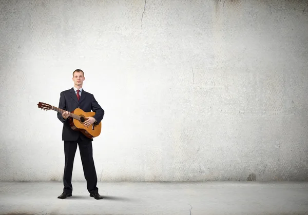 Man med gitarr — Stockfoto