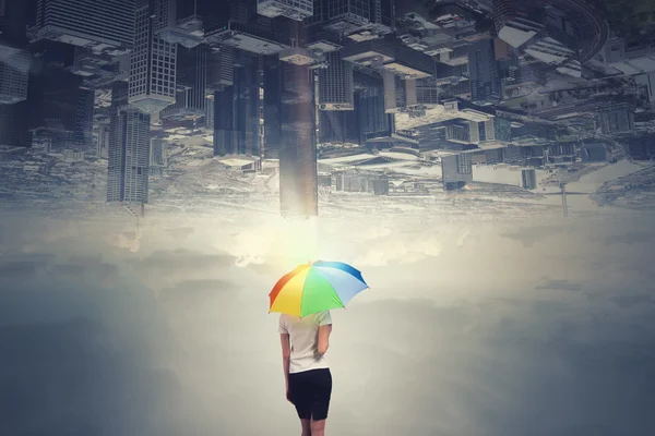 Žena s deštníkem rainbow — Stock fotografie