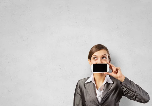 Mujer con teléfono móvil — Foto de Stock