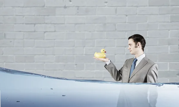 Geschäftsmann mit Ente — Stockfoto