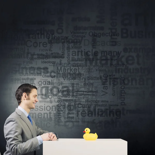 Homem de negócios com pato — Fotografia de Stock
