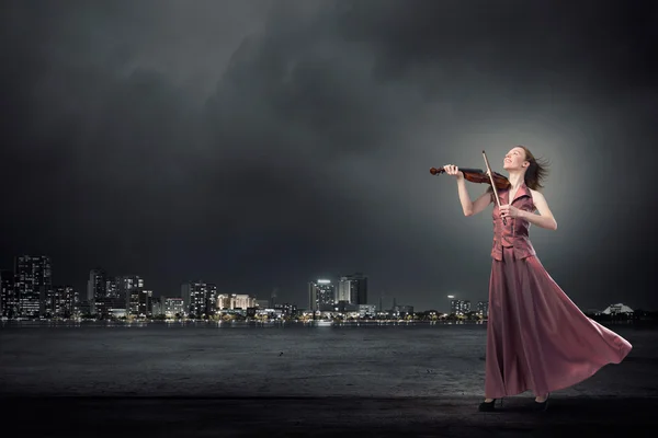 Woman play violin — Stock Photo, Image