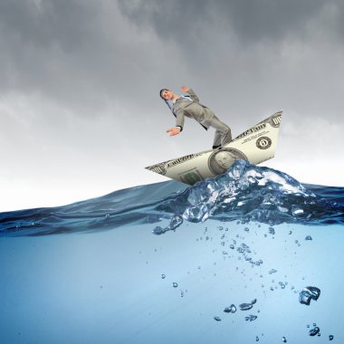 Kafasına kravat ile