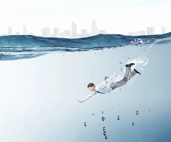 Empresária debaixo de água — Fotografia de Stock