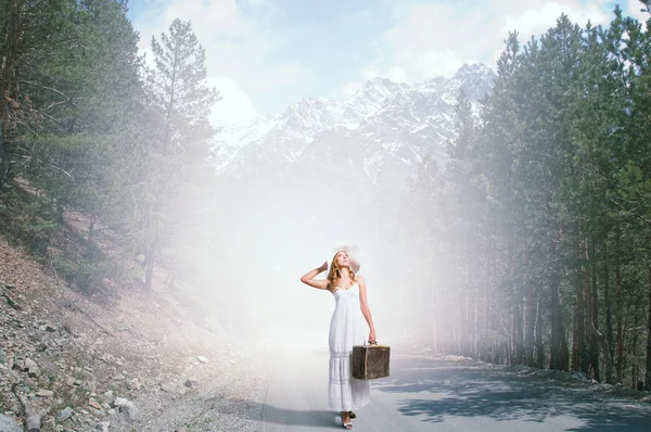 She is traveling light — Stock Photo, Image