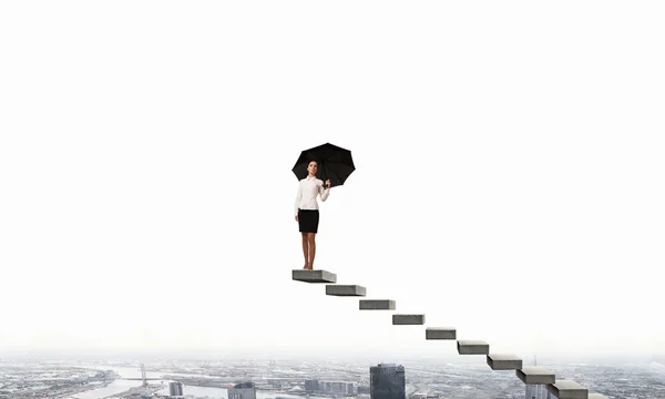 Frau mit Regenschirm — Stockfoto