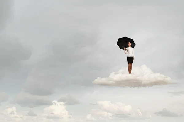 带着雨伞的女人 — 图库照片