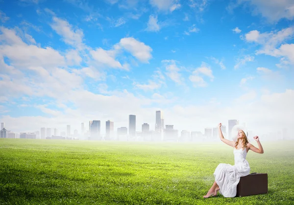 She is traveling light — Stock Photo, Image