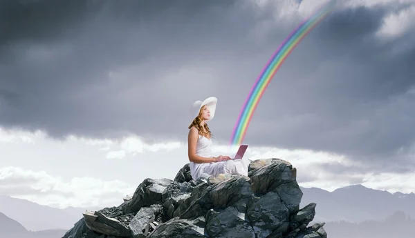 Lady using laptop — Stock Photo, Image