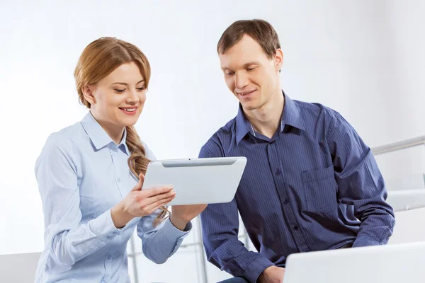 Cooperar para el trabajo — Foto de Stock