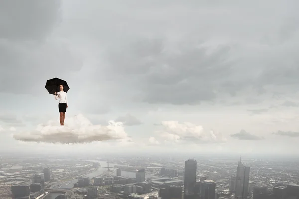 Frau mit Regenschirm — Stockfoto