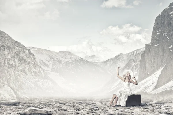 She is traveling light — Stock Photo, Image