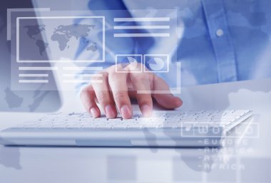 pc üzerinde çalışıyor