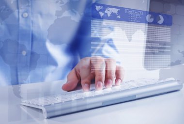 pc üzerinde çalışıyor