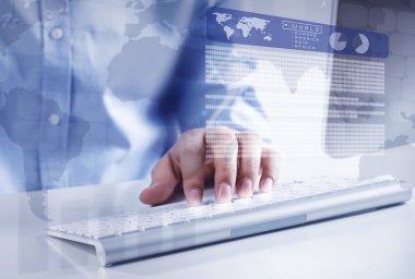 pc üzerinde çalışıyor