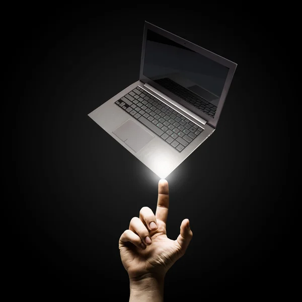Apresentando laptop — Fotografia de Stock