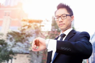 Zamanında olmak gerekir