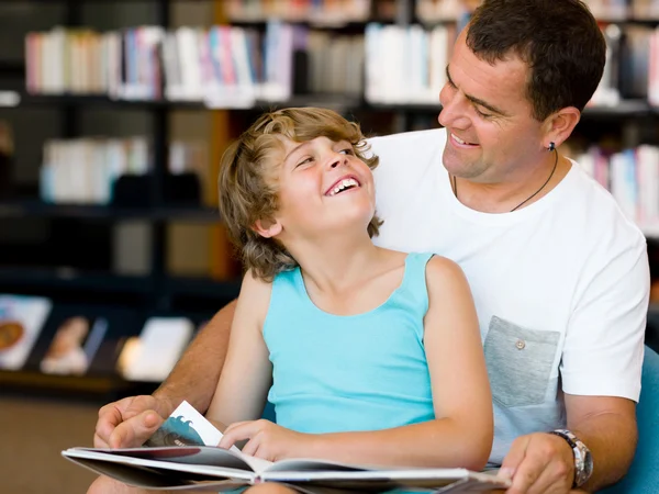 Father with son in library — Stock Photo, Image