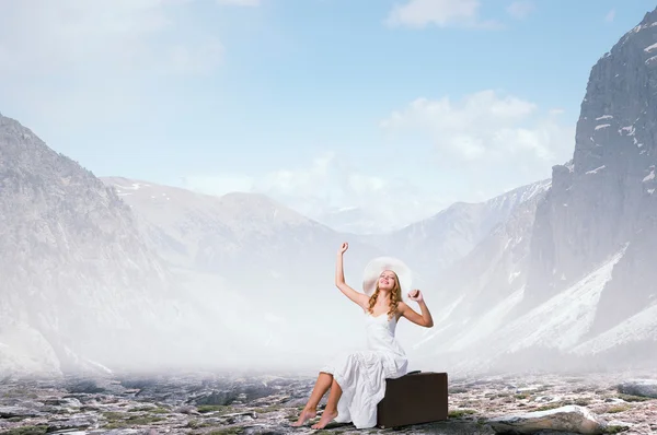 She is traveling light — Stock Photo, Image