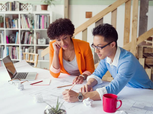 Creatieve team op het werk — Stockfoto