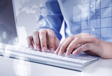 pc üzerinde çalışıyor