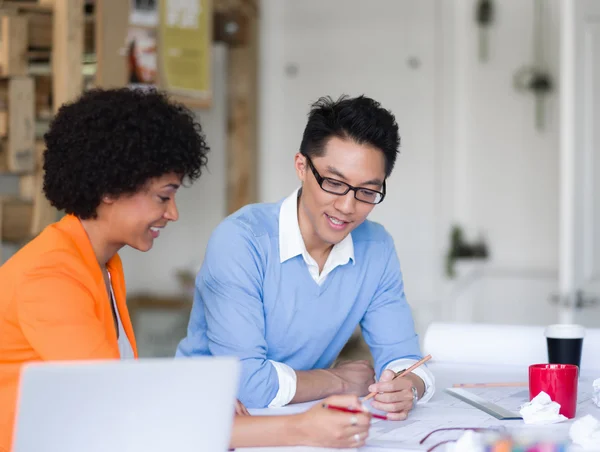 Creatieve team op het werk — Stockfoto